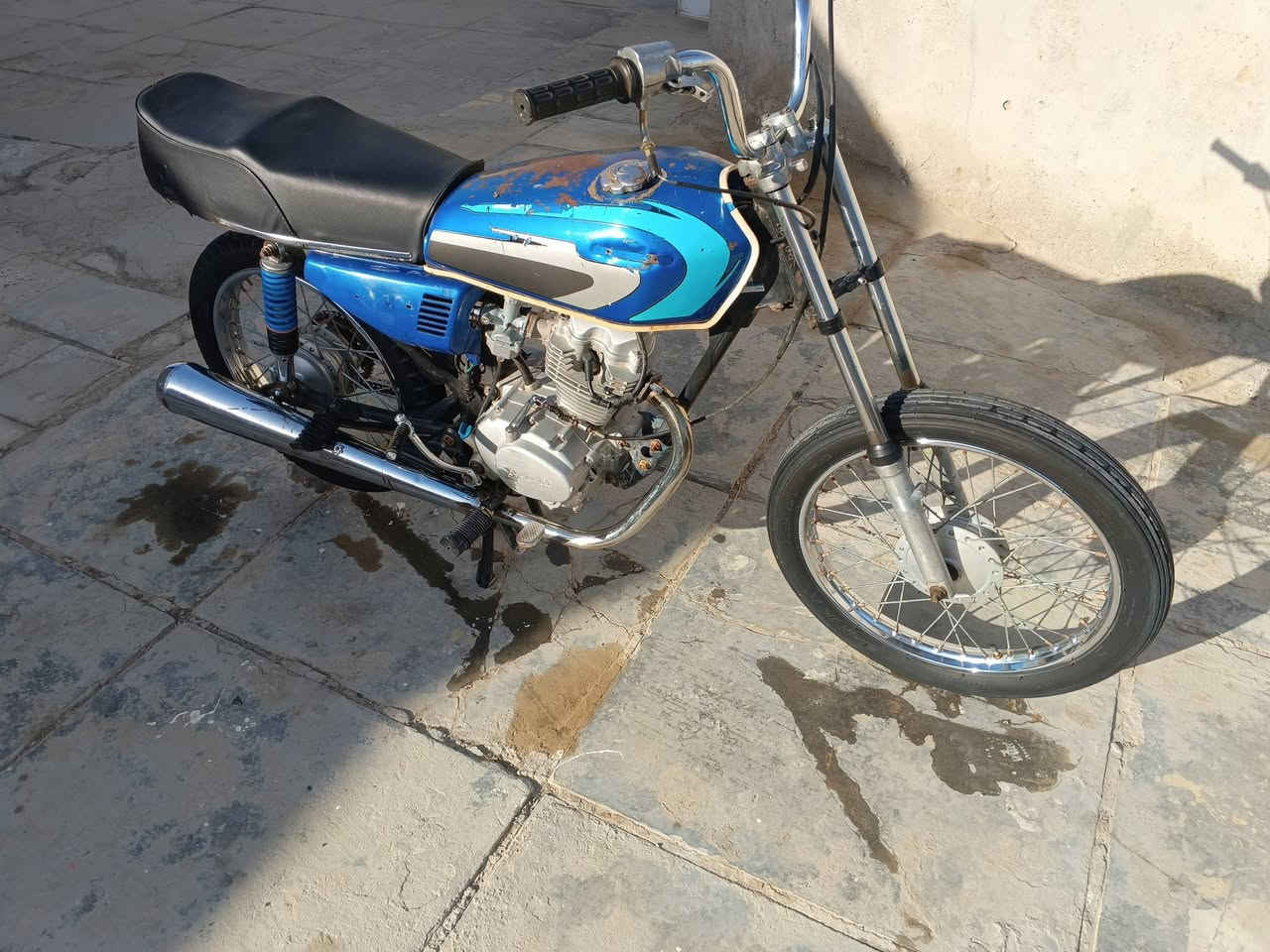 سلام عليكم دراجه البيع موديل  18مكينه 19 مكان دوانيه  سعر خاص وراق ***********
