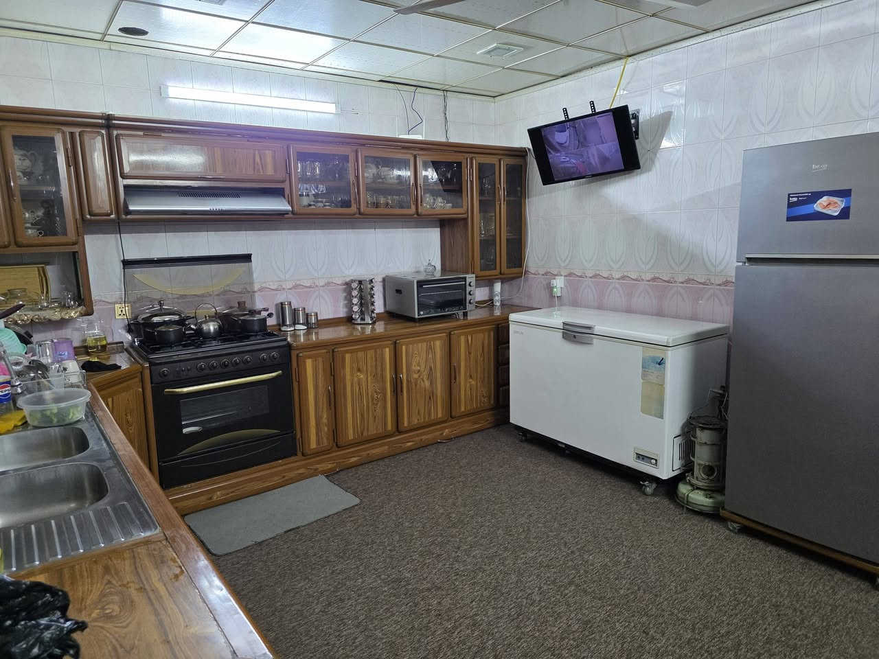 دار للبيع في حي الامن قرب مدرسة الانتفاضة المساحة 180 م واجه 9 م اتجاه شروق تام صالح للسكن طابق ونصف 3 غرف نوم استقبال هول مشتملات .
عقارات الصفوة حي المصارف قرب جامع سعدي مهدي 
***********
***********
