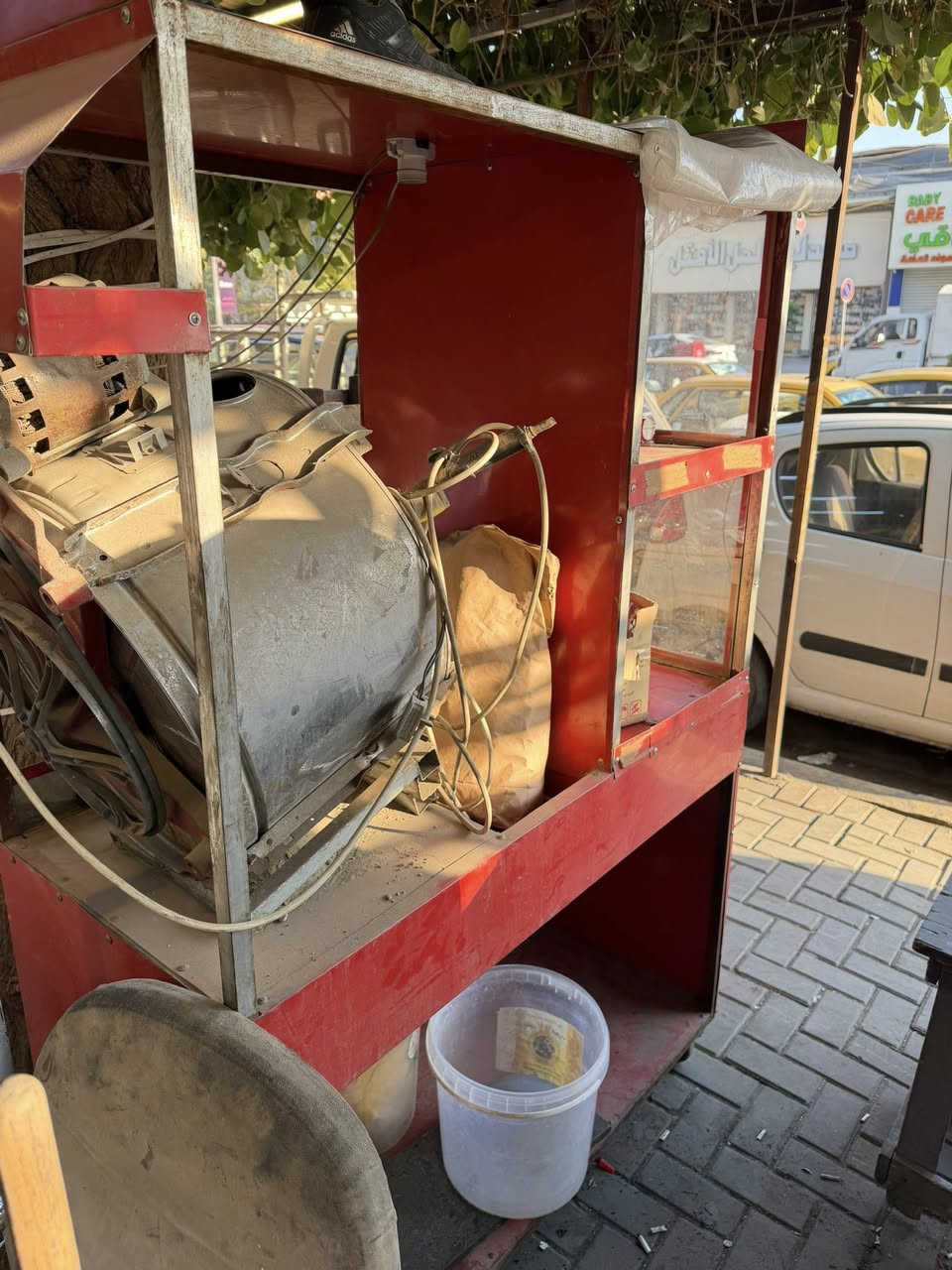 مكينه مال حب جديده كلها شغاله ماطور وانارهً كامله مناقصها شي السعر 150 الف العنوان بغداد الاعظميه
*********** واتساب
