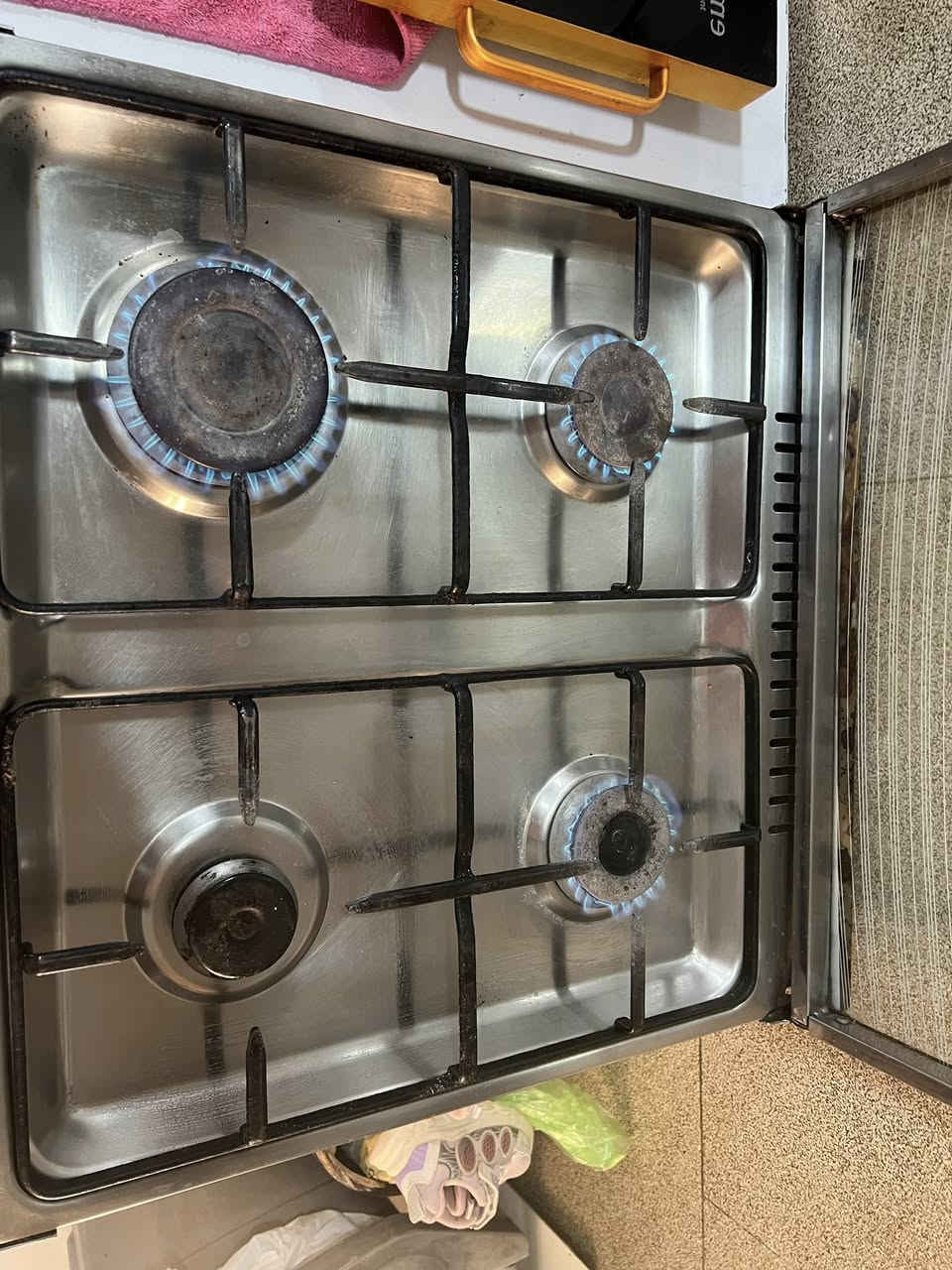 طباخين نضاف بسعر حلو للتواصل ***********
