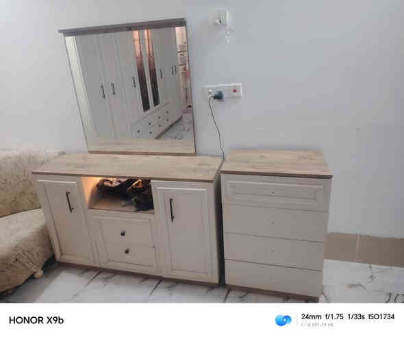 غرفه تركي 10 قطع مستخدم شي قليل السعر ١١٠٠ وبيها شي قليل الاتصال على الرقم *********** واتساب المكان صلاح الدين الشرقاط
