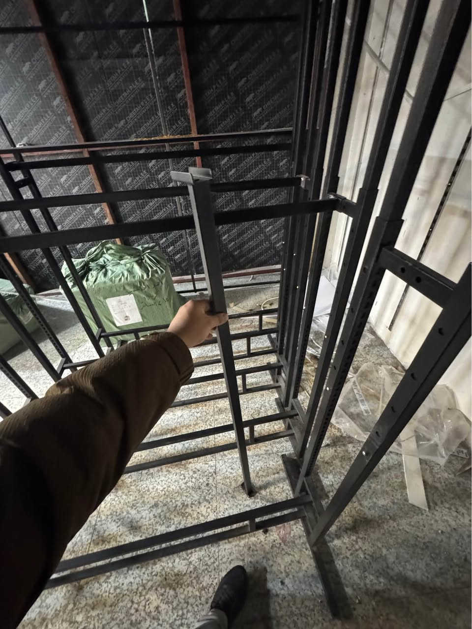 ستان عرض ملابس ثقيل ميكانو مستخدم 
الطول ١٥٠cm 
الارتفاع : فري سايز تحكم بالارتفاع يوصل من ١٥٠cm لحد ٢٥٠ cm
العدد ٥  سعر القطعه ٧٠ الف
الاستفسار واتساب : *********** كربلاء, العراق
