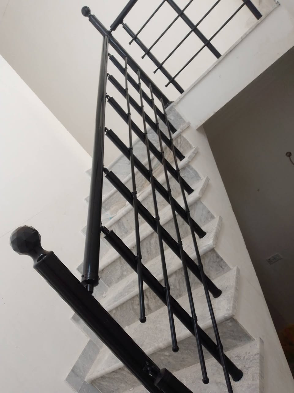 السلام عليكم عمل جميع أنواع الامحجرات سعر المربع 55 الف وسعر امحجر زجاج 55 الف وسعر  35  الف وعمل أنواع ابواب الالمنيوم وpvc  الاتصال على الرقم *********** آسيا
