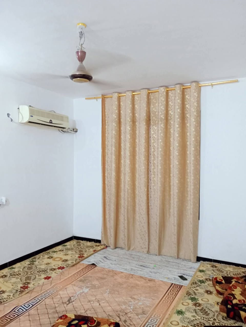 السلام عليكم اخوان بيت للبيع زراعي المساحه 200 البناء بلوك عكاده خدمات كامله عد البوعظم بين الجسرين الاستفسار على الرقم او واتساب ***********
