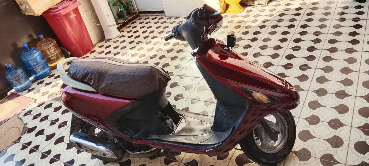 السلام عليكم دراجه فورتي  السرعه 140 دراجه حلوه وكامله كلوبات شاير كلها شغال ماكينه ما مفتوحه مكاني ديالى خالص هبهب سعر 325 وبيها مجال وهذا رقمي***********
