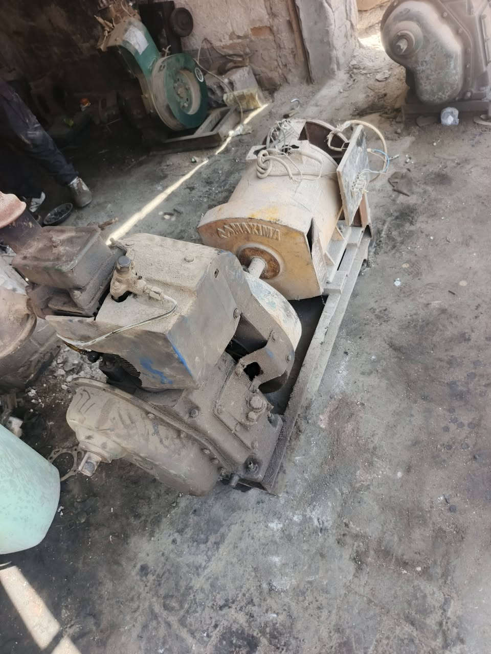 سلام عليكم مولده هندي نضيفه شغاله خير من الله 10 كيفي 40مبير محرك 10 حصان ما نقصهه شي بس ترتيب بورد كهرباء بلاديه مولده مكان بابل مسيب      سعر 450 وبيهه مجال  استفسار تصل ***********
