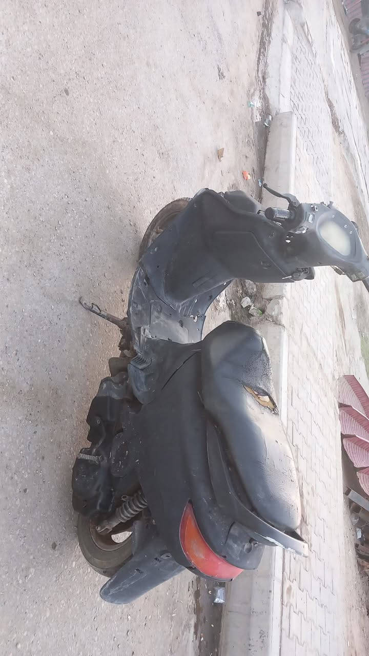 السلام عليكم 
دراجه فراشه  شغاله سلف هندر 
م   ابيع  جوم حديد

عنواني ديوانيه.  الخصميه
***********
