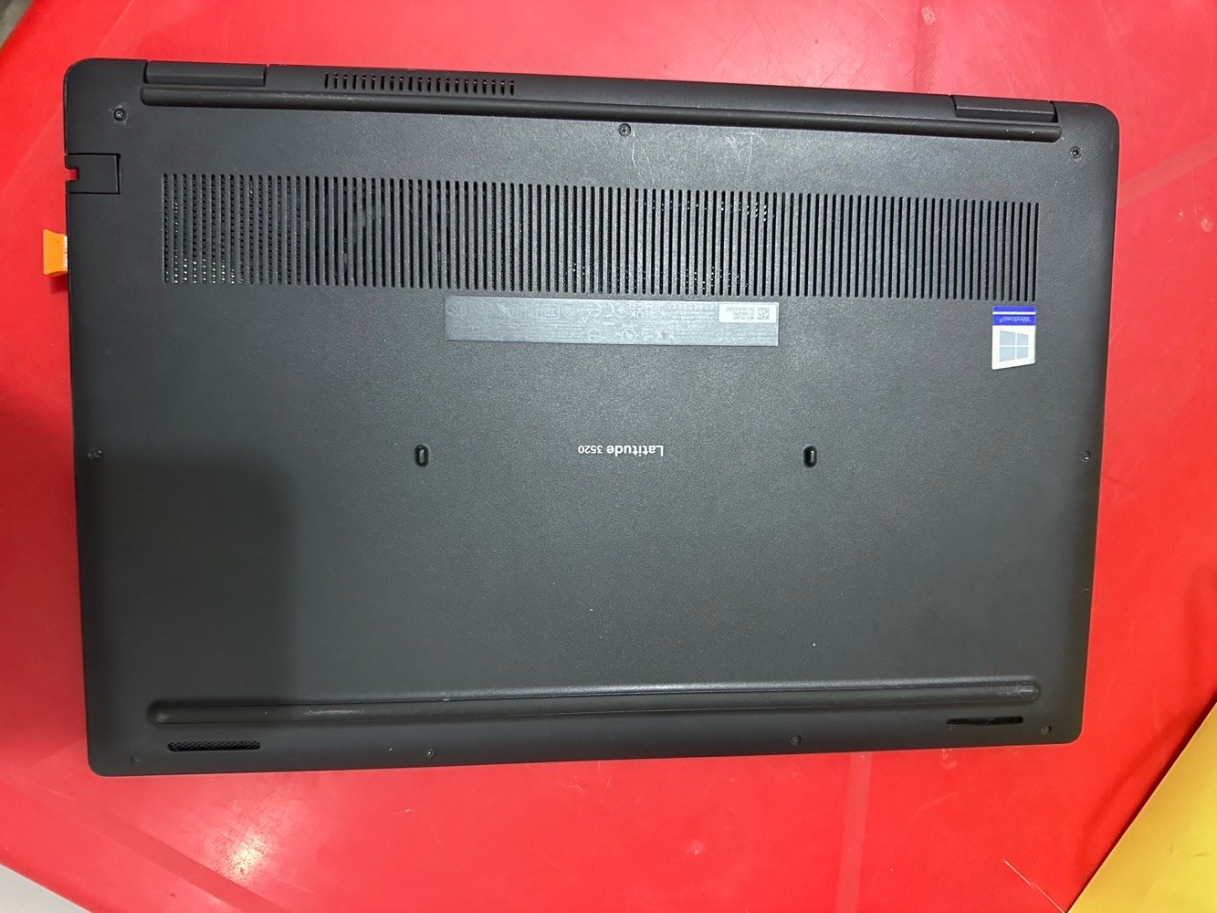 السلام عليكم

لابتوب من شركة DELLللبيع 



مساحة الرام (8GB)



كارت الشاشه (128MB)



نوع المعالج (5i)



الجيل الحادي عشر (th11)



اللابتوب نظيف ومستعمل قليل 



السعر (475000)دينار عراقي مع مجال بسيط 

الملحقات شاحنه مع ماوس لا سلكي مع شنطة الحاسبه 



العنوان. الديوانيه تقاطع شارع الوكفه مقابل مطبعة الحسام