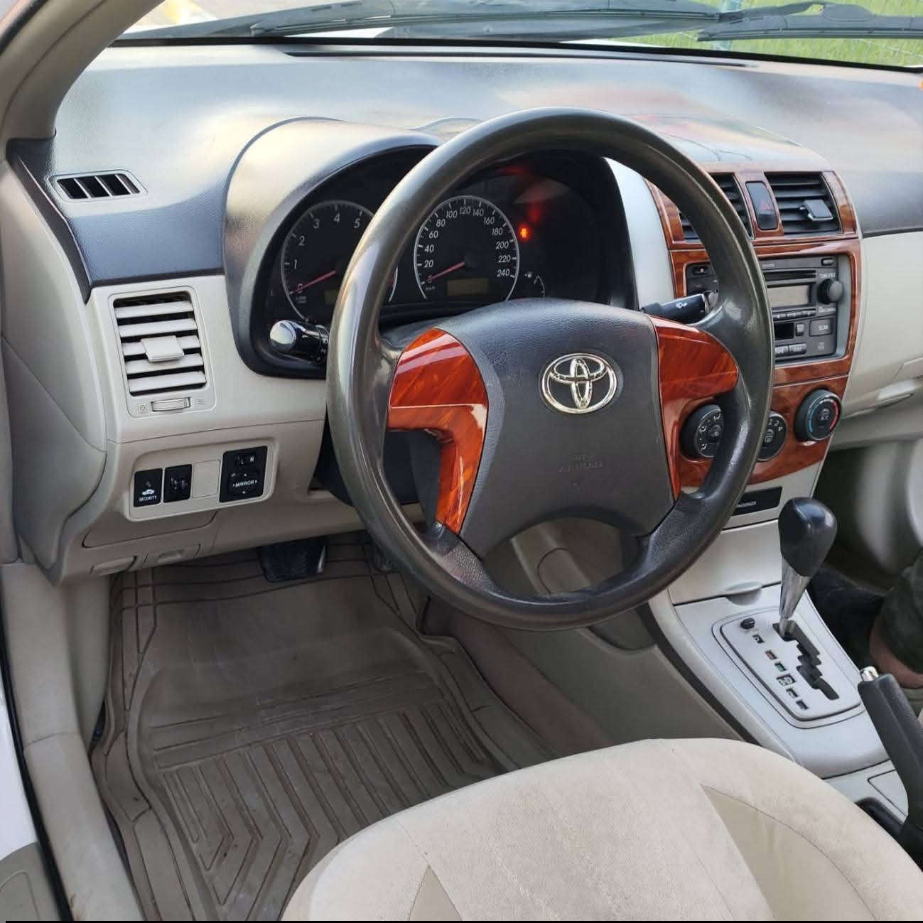 تويتا كرولا 2011 كير أوتوماتيك 
بيها جاملغ أمامي مصبوغة 
بدون دواخل محرك كبيرة 
مابيها أي خلل او نقص 
كهربائية بشرط

كير محرك مكفولة مفتوحة 
تحويل ثاني يوم 

رقم صاحب السيارة 
***********
