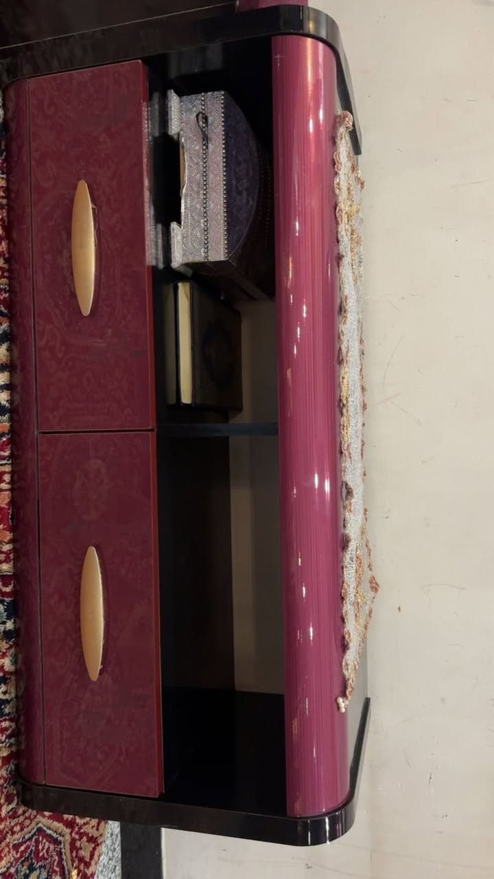 السلام عليكم غرفة مستعملة  اخت الجديدة للبيع السعر  مليونين ونص  السعر قفل  الاتصال على الرقم ***********، عنوان بغداد
