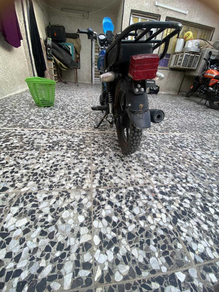 سلام عليكم شباب دراجة للبيع نواقصها فقط دكمة مال سلف  وصفاحيات باقي لدراجة كاملة مكملة موديل 2024 مكاني بغداد مدينة الصدر سعر680ألف وبيهة مجال لطيبين جاملغ لأمامي بي كسر ***********
