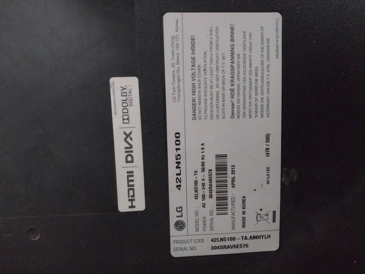 سلام عليكم عندي شاشة حجم ٤٢ نوع ال اجي كوري اصلي بدون النت سعرة ١٥٠  عنوان بغداد منطقة العبيدي رقمي الواتس ***********
