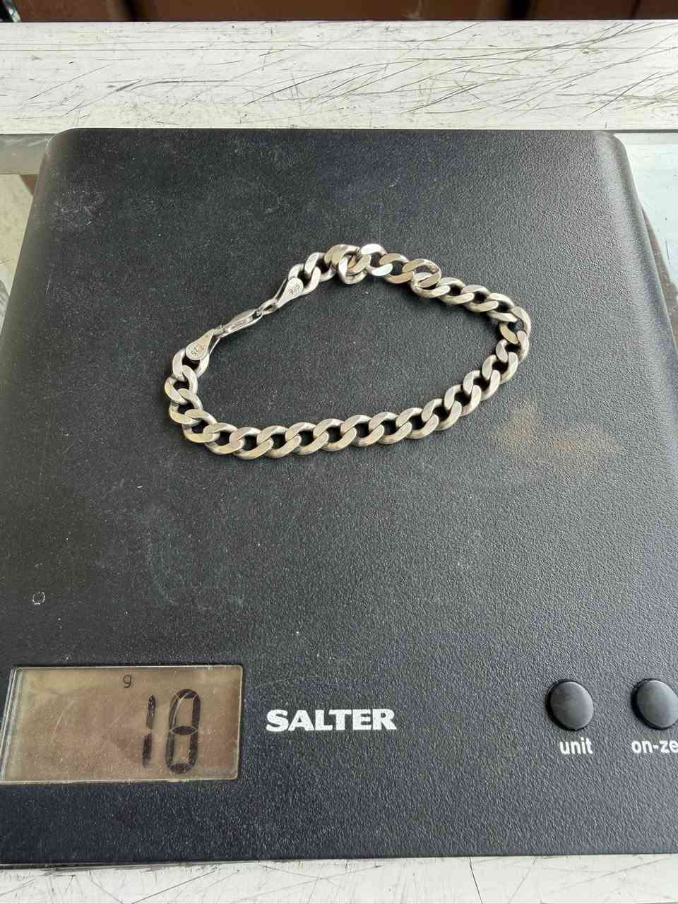 سوارات وزناجيل فضة للبيع
عيار 925s 
البيع على الغرام الواحد
صياغة ايطالي
مكاني بغداد


**إذا كنت صاحب هذا الإعلان وتريد حذفه لأي سبب، رجاءا أرسل رسالة إلى الدعم الفني**