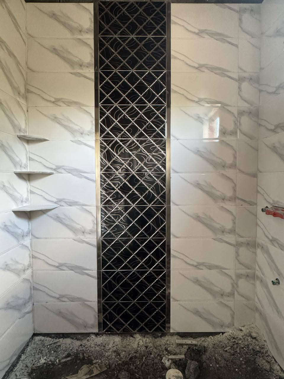 السلام عليكم خلف السياره متفرق شغل نظيف درجه اولى واسعار مناسبه رقم اشتغل جدران ورضي ***********
