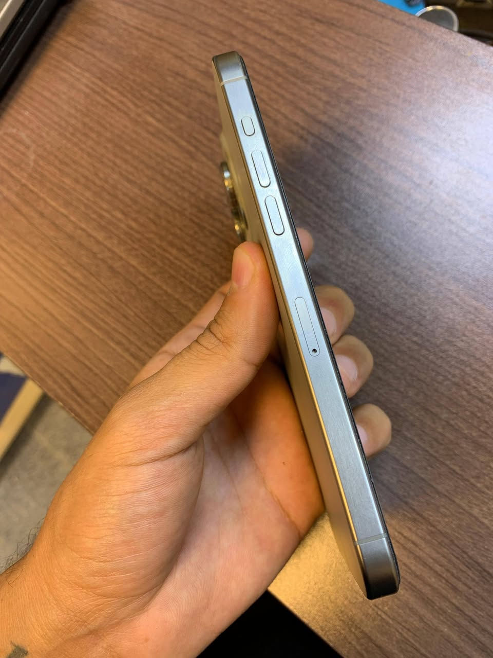 للبيع
‏iPhone 15 Pro Max
ذاكرة 256GB
🔋 البطارية 94%

✅ لا مفتوح
✅ الجهاز نظيف جدًا والاستخدام مرتب
✅ كلشي شغال بدون مشاكل

 السعر: 1150 وبي مجال بسيط

 للاستفسار: ***********
