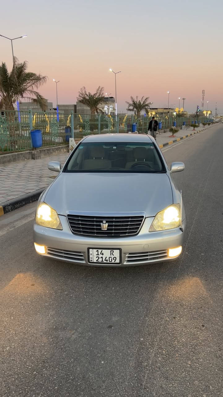 شاهينة ٢٠٠٥
رقم بصره بسمي 
محرك 6 سلندر V6 D4
تبريد قطعتين 
6 بصمات 
إشارة ترحيب عند الاقتراب
مري شفط 
مثبت سرعة 
لايت دوار كهربائي
كاميرا خلفية بلاد دوار 
كشنات كهرباء 
ستيرن كهرباء
برده خلفيه كهرباء
ويل كب نفطي جديد 
4دگم 
نظام (VSC+TRC )
مانع انزلاق ABS 
شاشة + ملاحة 
جام 4 اوتو 
تخم تاير جديد 
نظام صوتي استريو 
ومواصفات هواي 
السعر (١٢٨) مكان السياره بصره ابي الخصيب الحي العسكري 
للاستفسار :***********
