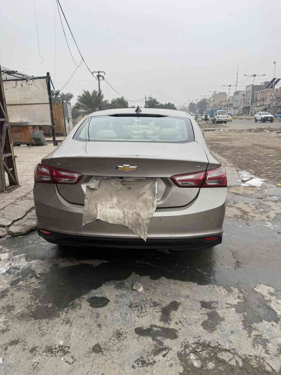 سلام عليكم  شوفر ليت ماليبو 2024 فول مواصفات فئة البريمر واحد على واحد ما عده الفتحه 
بصمه 
ويل 19 بريمر 
رادار جانبي و امامي وخلفي 
كشنات جلد لون اوف وايت مميز حار بارد 
خزن موموري بالكشنات + كشنات كهربائي 
قطعتين تبريد 
بصمه و تشغيل عن بعد 
سايد بريك دكمه 
توقف ذاتي 
حساس ازدحام عند الوقوف 
نظام اوتو بارك 
تحذير عند الخروج عن المسار 
وبعد بيه اهواي مواصفات 
رقم بغداد مكان السياره بغداد 
رقم الهاتف ***********
السعر 175 وبي مجال بسيط جدا 
غير متواجد عل الفيس 
اكرر 
غير متواجد عل الفيس اني مكلف بالنشر
