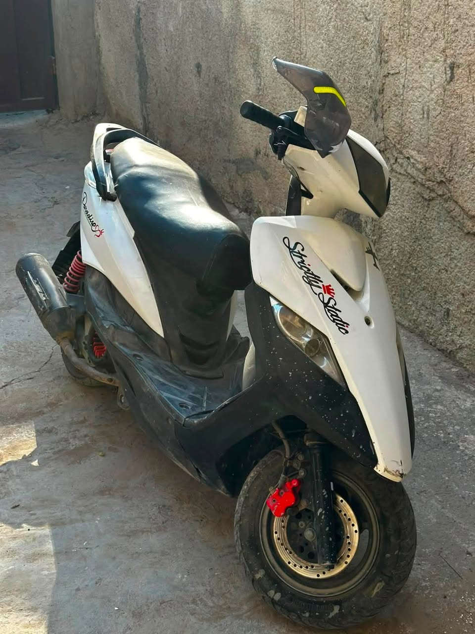 سلام عليكم دراجه ثعلب   نيضيفه كلش. دراجه كامله مكمله   مستعجل عل بيعته.   ٤٠٠ بيه مجال بصيط الله شاهد تسوه اكثر بس مستعجل عل بيعته  ***********
