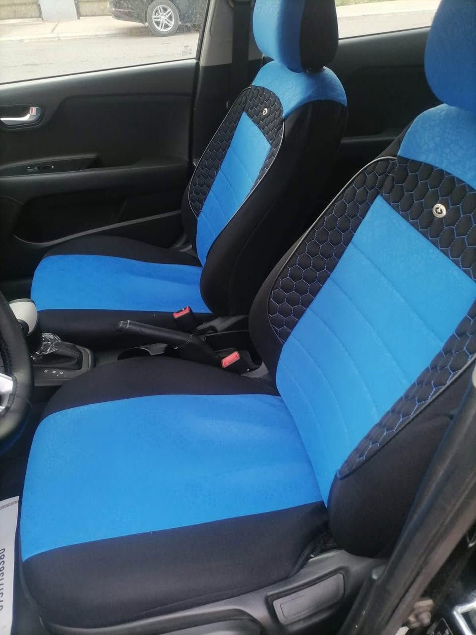 كيا ريو موديل 2021 
مواصفات عاديه معروفه وارد امريكي  شاشه نضام قياده اوتو وسبورت بيها 3 قطع كلير فقط من امريكا باب السايق خلف السايق والجاملغ الخلفي فقط بخ  
استفسار ***********  متوفر واتساب أربيل, العراق
