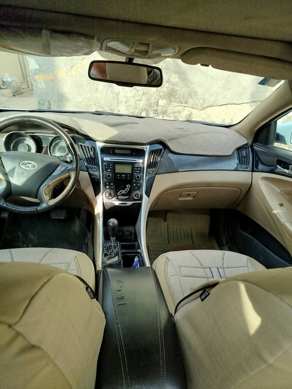 سوناتا  موديل 2011
فول ماعدا البصمه  السياره مكفوله (فقط لغد الامامي على جهة سائق)
السياره ماشيه ١٦٦ الرقم بغداد  سياره ب اسمي تحويل ثاني 
السعر ١٣٠ورقه وبيه مجال التواصل على رقم *********** مكاني كربلاء
