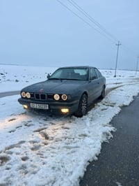 سياره بيم 525محرك  520فل كير عادي رقم دولي بسمي كابون بنزين السياره صب...