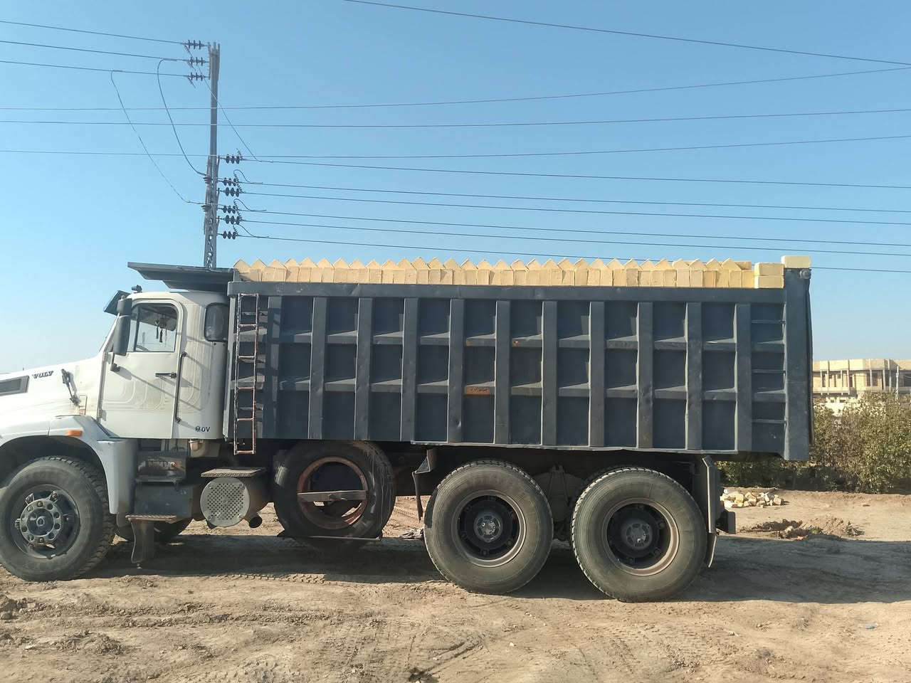 الهم صلي على محمد وال محمد يوجد لدينا طابوق مجمع الحي واحد على واحد يوجد توصيل ديوانية عفك البدير عدد 8400 ***********
