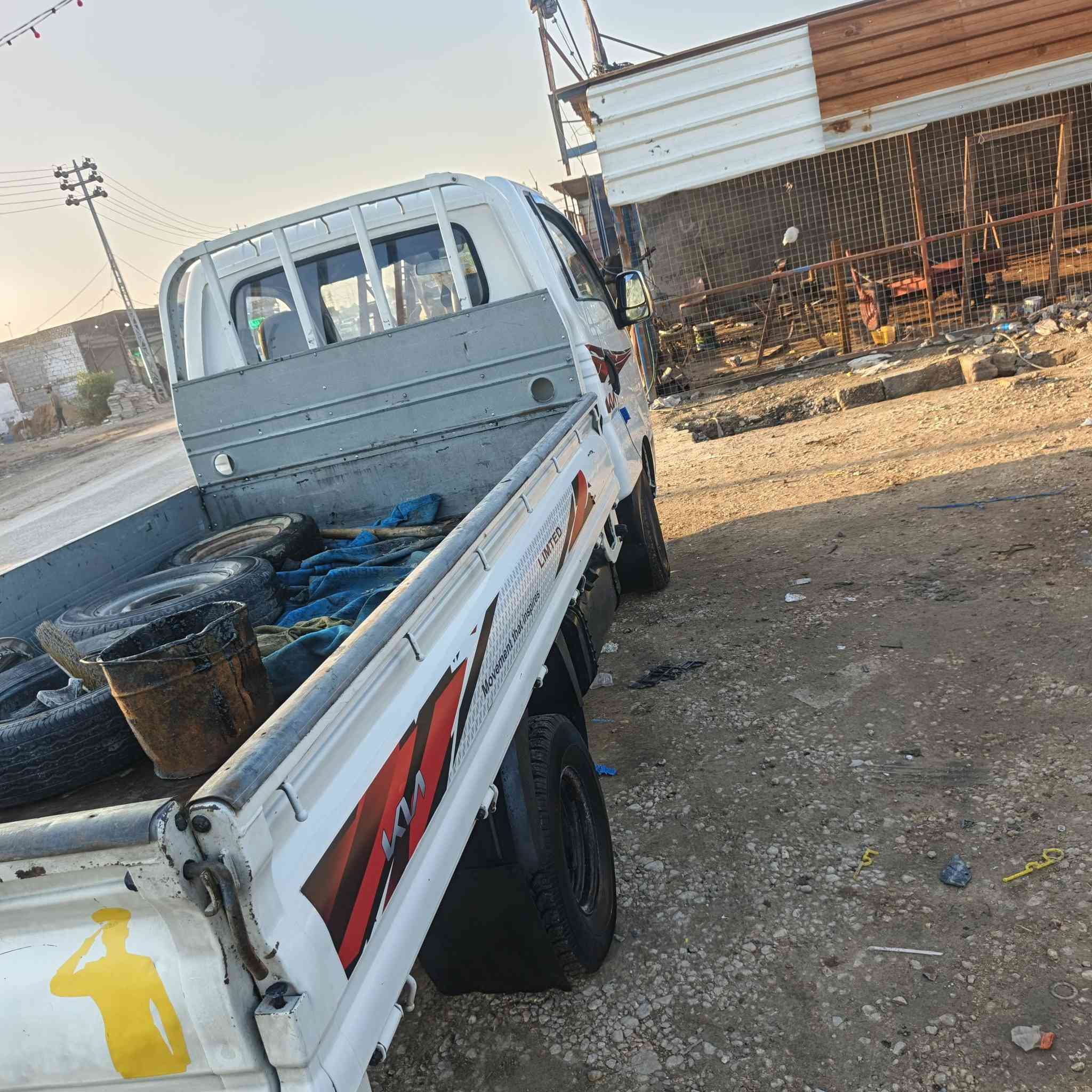 سلام عليكم عنتي كيه مديل 2012سياره حلوه مابيه اي ضربه ونضيفه مكان نجف سعر 98وبيع مجال رقم ***********
