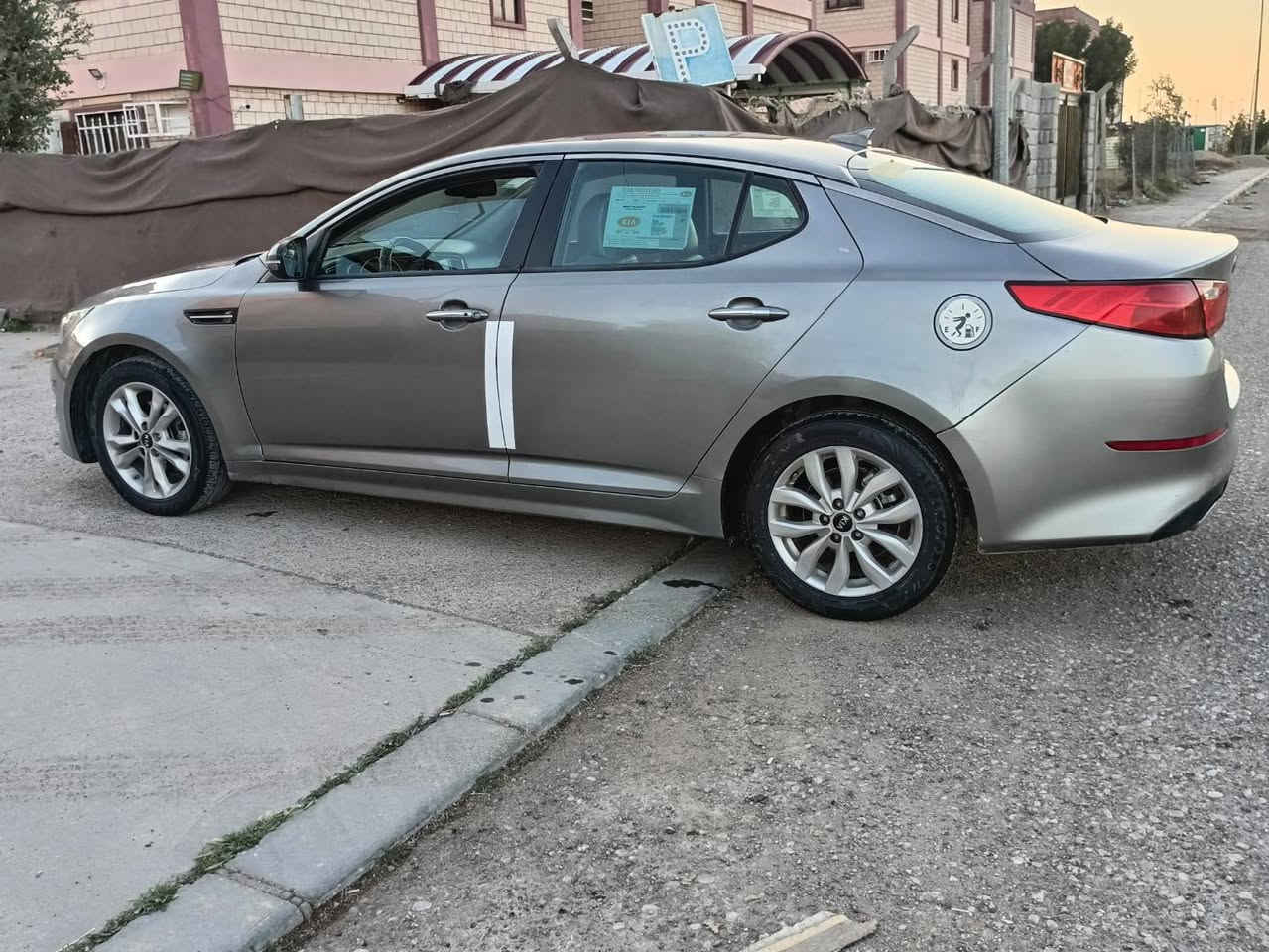 السلام عليكم كيا اوبتيما موديل 2015وارد امريكي ضررها جاملغ خلفي بدون دواخل وتبديل قبق الجنطه بدون دواخل وباقي السياره مكفوله  وجاهزه من تخم تاير من حداديه امامي خلفي مكينه وكير مكفولات السياره فول  مواصفات عدا الفتحه رقمها واسط بأسمي مشروع وطني سنويه جديده مكان السياره بواسط سعر 97 رقم التليفون ***********
