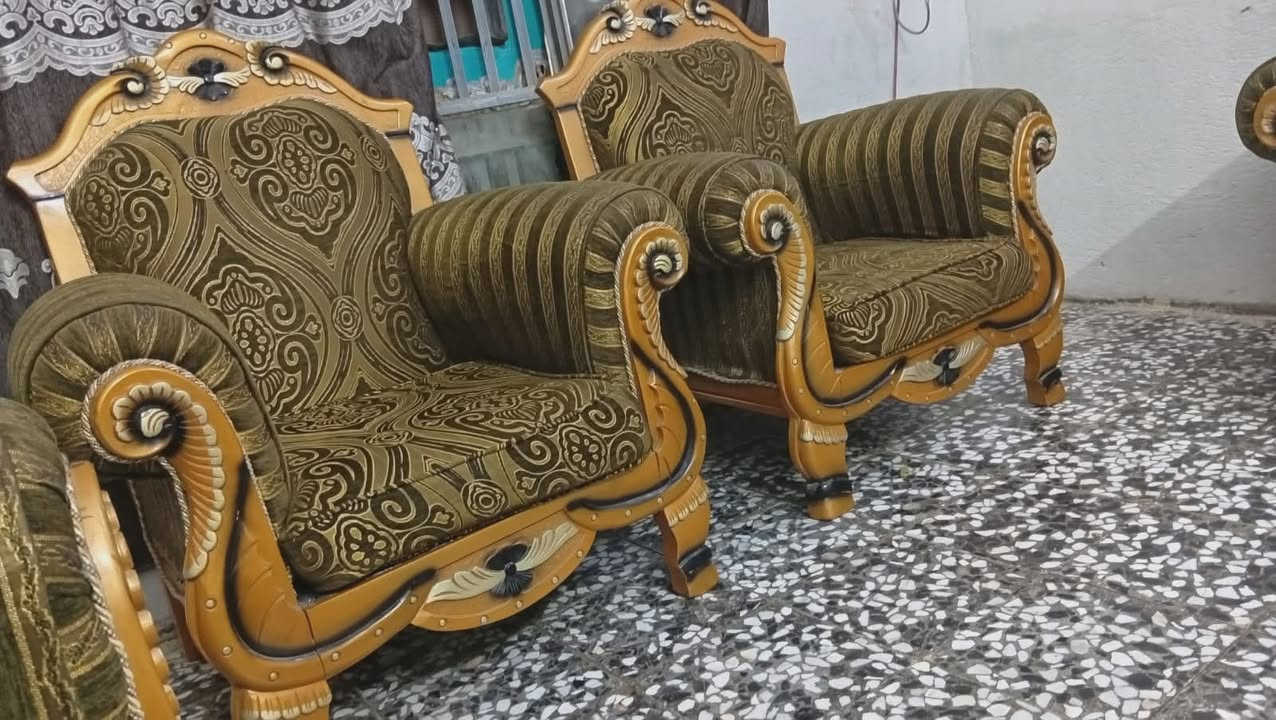 تخم ملكي صاج ١٠ مقاعد نضيف السعر ٣٥٠ مكاني مشخاب ***********
