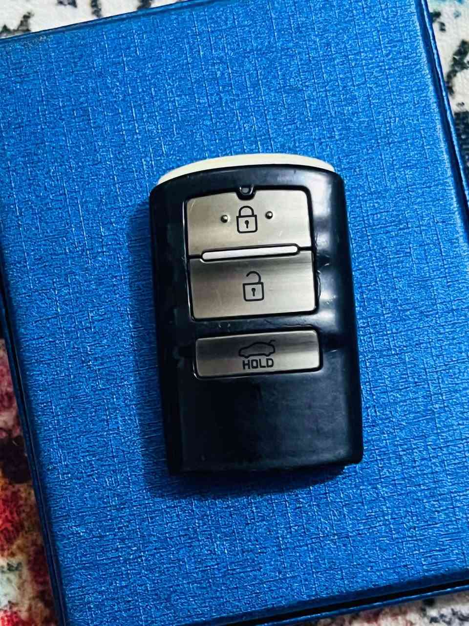 🔑 بصمة كيا كدنزا  للبيع

- أصلية وتشتغل بدون أي مشاكل
- الأزرار كاملة: قفل / فتح / فتح الصندوق
- جاهزة للاستخدام مباشرة

💰 السعر: ___  100 الف وبيها مجال
📍 الموقع: ___ بابل حله شارع 80
📞 التواصل: ___***********

ملاحظة: البيع لعدم الحاجة
