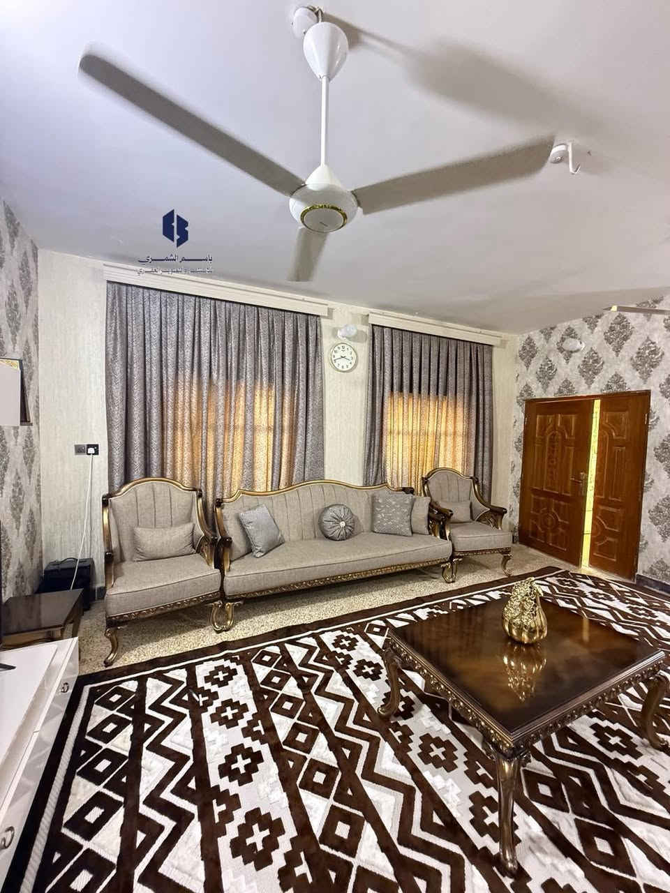 🏠دار سكن للبيع🏠
___
⭕العنوان : ام الخيل الاولى
-------------------------------------
✨طابو صرف 
✨طابقين 
✨كونكريت مسلح

♦️المساحة : 240م²
♦️الواجهة: 12 متر 

--------------------------------
✨ تفاصيل البيت ✨
____
⭕غرف نوم عدد 5، صالة عدد 2، استقبال، مطبخ عدد 2، مجمع صحي عدد 3
____
                          المراجعة 
     ♦️♦️♦️مجموعة باسم الشمري♦️♦️♦️
      ♦️♦️للاستثمار والتطوير العقاري♦️♦️
الفرع الاول/بغداد،القادسية،قرب مجمع الوزراء
الفرع الثاني/الديوانية،الجزائر ،الشارع الخدمي،مقابل تقاطع أم الخيل
____
للأستفسار الاتصال على📲
قسم المبيعات 📠
***********📱
***********📱

📲 حمّل تطبيق باسم الشمّري العقاري الآن من Google Play:
👉 [https://play.google.com/store/apps/details?id=com.basemShamry.app](https://play.google.com/store/apps/details?id=com.basemShamry.app)
🍏 قريبًا على App Store
