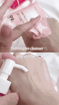 🍡غسول الوجه الرغوي المارشميلو Medicube PDRN Pink Niacinamide Whip Cleanser مصمم لتنظيف البشرة بعمق ولطف، مع توفير فوائد تجديدية وإشراقة. يوفر الغسول تنظيفًا عميقًا ولطيفًا بفضل رغوته الغنية التي تزيل الشوائب دون التسبب في جفاف البشرة. كما يحتوي على النياسيناميد للمساعدة في تفتيح وتوحيد لون البشرة وتقليل التصبغات، وعلى PDRN عالي النقاء لدعم تجدد الخلايا وتقوية حاجز البشرة. يُعد المنتج مناسبًا لجميع أنواع البشرة، بما في ذلك البشرة الحساسة.

✅ الفوائد الرئيسية:-
✔️ يبدأ المنتج بقوام هلامي لزج (يشبه المارشميلو) يلتصق بالشوائب ويزيل الأوساخ والزيوت الزائدة من المسام، ثم يتحول إلى رغوة كريمية غنية عند ملامسة الماء.
✔️ يحتوي على نسبة عالية من النياسيناميد (5% أو 20,000 جزء في المليون) المعروف بخصائصه في تفتيح البشرة، تقليل البقع الداكنة، وتوحيد لونها.
✔️ مدعم بـ PDRN (بولي ديوكسي ريبونوكليوتيد) النقي بنسبة 99% والمستخلص من الحمض النووي لسمك السلمون، والذي يساعد على دعم تجدد الخلايا وتحسين مرونة البشرة وملمسها.
✔️ يحتوي على حمض الهيالورونيك والسيراميد والبانثينول للمساعدة في الحفاظ على رطوبة البشرة وتقوية حاجزها الواقي، مما يمنع الجفاف أو الشد بعد الغسل.
✔️ تركيبته الخفيفة والمنخفضة التهيج تجعله مناسباً للبشرة الحساسة والجافة والدهنية والمعرضة لحب الشباب.
✔️ يمكن استخدامه كغسول يومي عميق أو كقناع للوجه يترك لمدة دقيقة واحدة لتعزيز التنقية والإشراق.
 المنشأ كوريا 🇰🇷💯

يوجد خدمة توصيل لجميع محافظات العراق   🚘


**إذا كنت صاحب هذا الإعلان وتريد حذفه لأي سبب، رجاءا أرسل رسالة إلى الدعم الفني**