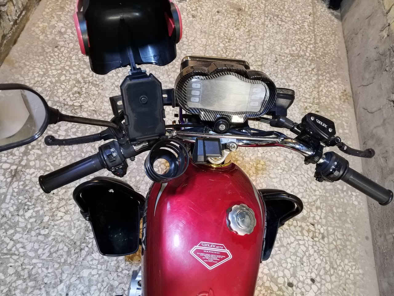 دراجه سونك سيفان 200 فدرالي
موديل 2025  محرك ممفتوح بي برغي عله ايد شركه كهربائياته كله شغاله تشغيل بصمه عن بعد وياه بصمتين وسويج  يعني كبل للشارع سعر 850 بيه حك جيه 

لشراي يتصل 
***********
