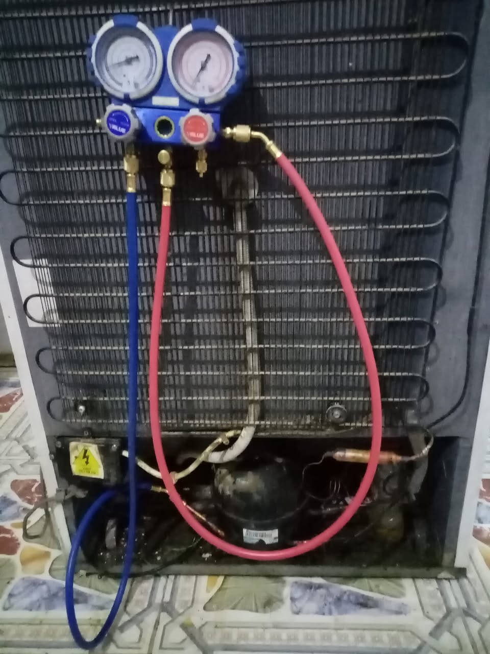 صيانه موقعيه متنقله
تصليح ثلاجه مثقوبه(ليك) اثناء عمليه ازلة الثلج والتنظيف
احمد ابوعباس/الرفاعي ***********
***********
