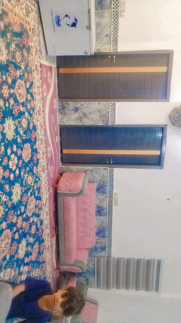 سلام عليكم بيت للبيع مساحه 200م  الشموع قرب مدينه العاب يبعد عن الشارع العام 40 م بيت درجه اولى السعر خاص رقم الهاتف ***********
