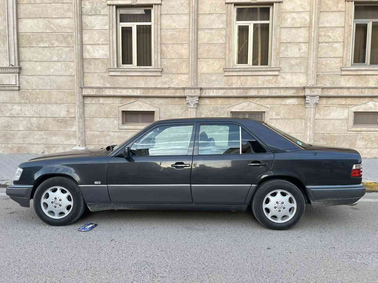 السلام عليكم دب ٩٠ للبيع كامل من كلشي  فول واي نقص مابي رقم بغداد بسمي مكان السياره بصره ***********
