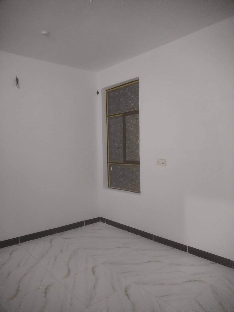 سلام عليكم دار ١٠٠ حي الوفاء قوس الهنديه علا ساحه بنيان حديث غير مسكون لا استفسار علا هاذا الريم ***********
