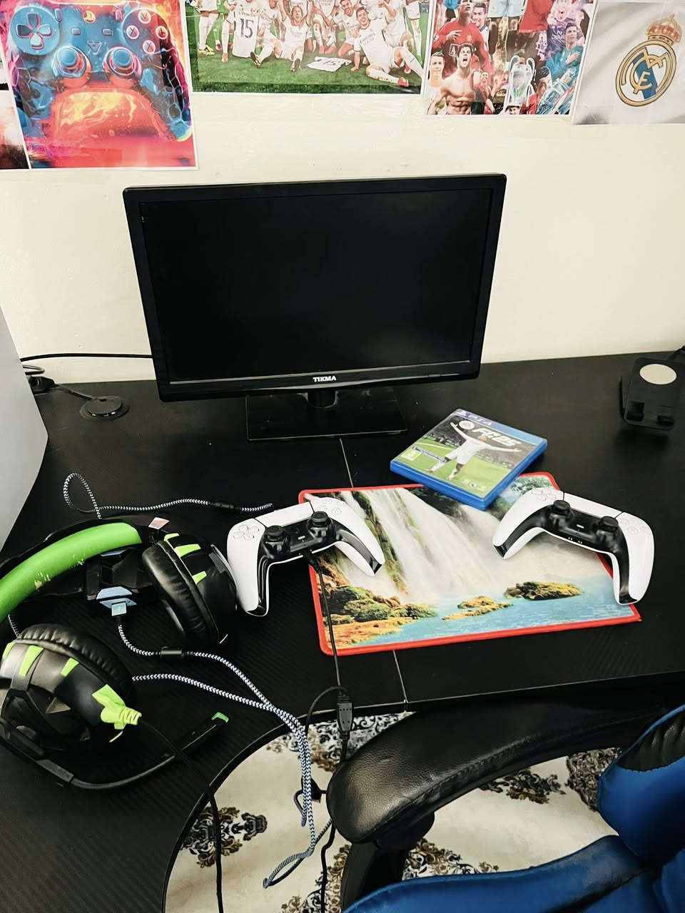 سلام عليكم شباب
1_ميز كيمنك السعر 100 نضافة 100‎%‎
2_ بلي ستيشن 5 فات مع جوستكسن اصليه وقرص فيفا25 ب 550 قفل
3_ قطعه ايم كرونوس زين مع 5 سكربتات 150 القطعه جديده نظافه 100‎%‎مع كامل الملحقات
4_كرسي كيمنك نظافه فول السعر 70الف
 
رقمي للاتصال او واتس اب ***********
