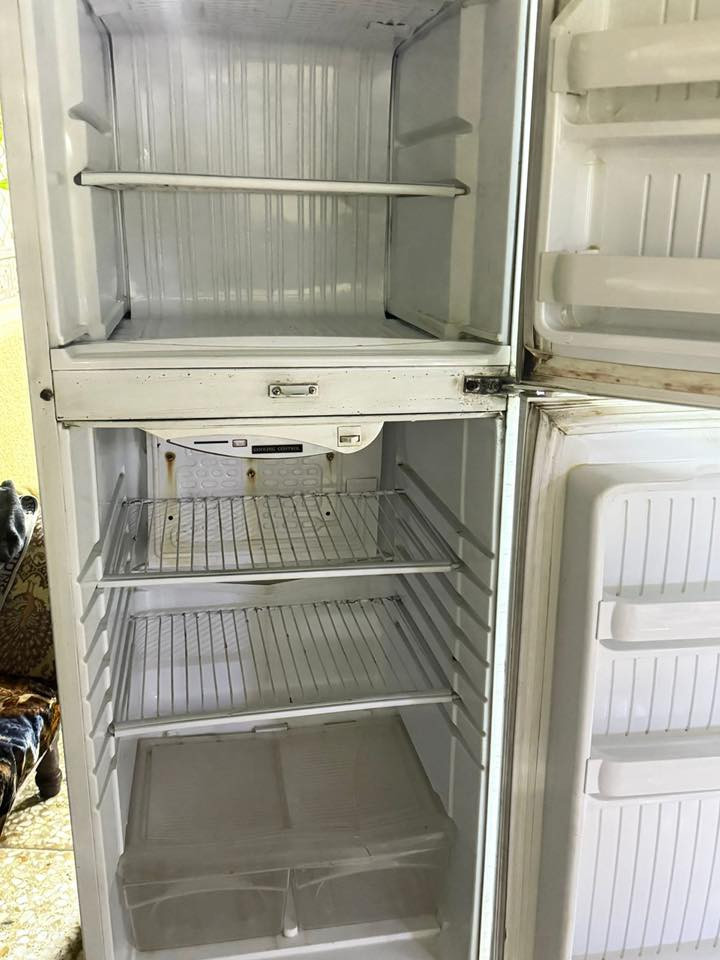 البيع ثلاجات عدد2وحده جبيره وحده صغيره ***********
