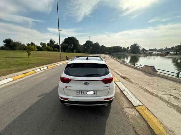 السلام عليكم سبورتج 2019 امريكي اعلى فئه Sx توربو محرك2000
مواصفات 

1-بصمه 

2-صندوك كهرباء 

3-مري شفط 

4-اشاير بالمري 

5-دبل كزوز 

6-كشنات اماميه كهرباء 

7-كشنات اماميه وستيرن  (تدفئه وتبريد)  

8-تبريد قطعتين 

9-بنوراما

حادثها جاملغ ورجع بارد وصبغ نصه وبنيد نصه صبغ فقط بقيه كفاله وعندي سونار 

السياره احله من صور بهواي ماشيه 60 وقابل للزياده سعره 180 وبيه مجال حك جيه صور حادث مرفوقه مع صور 
بيع فقط
غير متواجد عل فيس 

للاتصال***********
