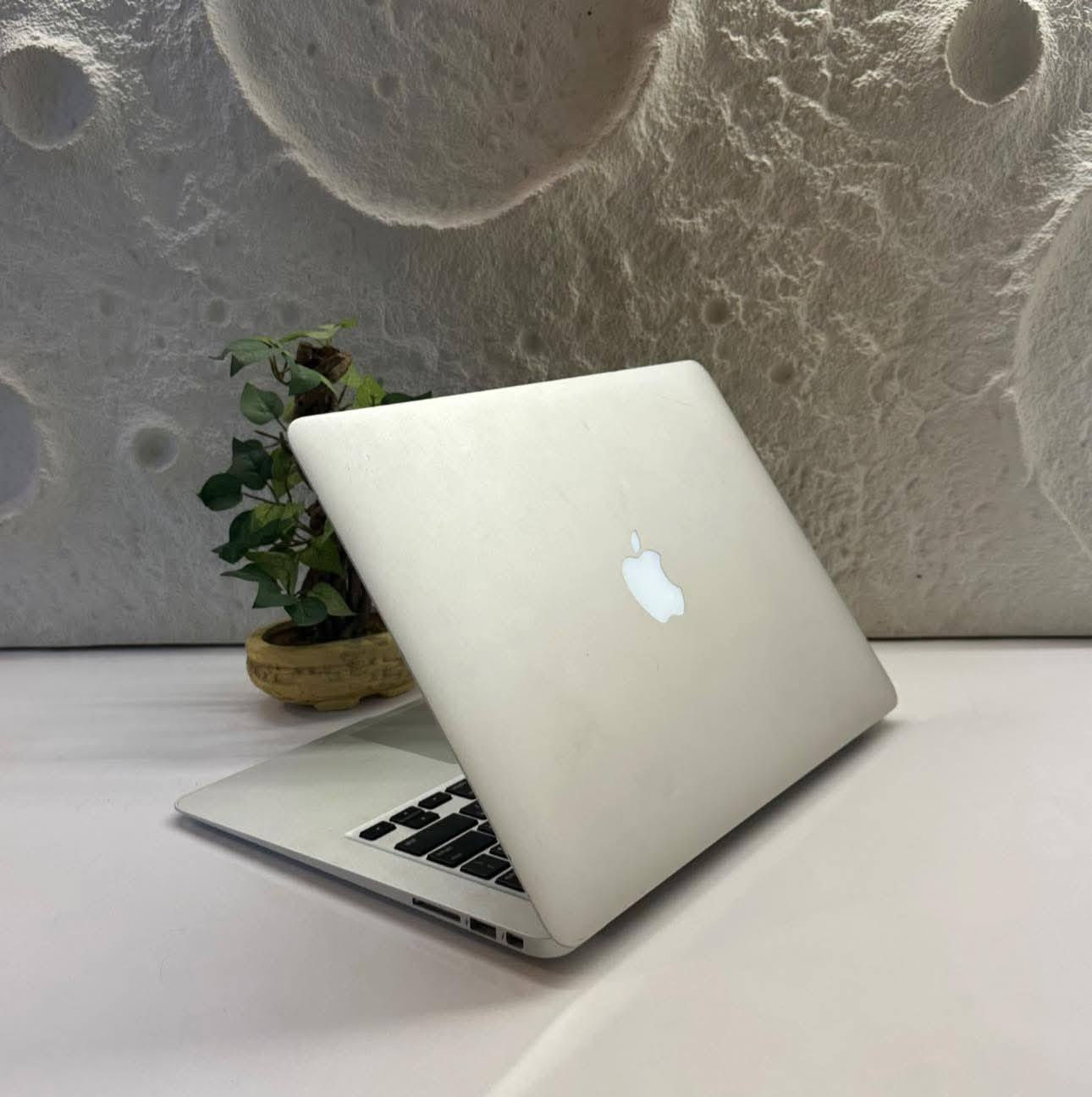 متوفر بحجمين
11.6 سعره 185 الف 
13.3 سعره 200 الف 
كور i5
جيل خامس 
رام 4
هارد 128
وتساب ***********
اوخاص
