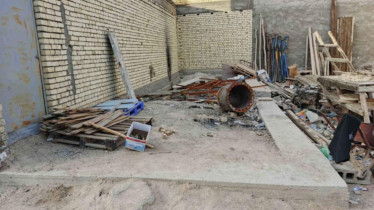 السلام عليكم
قطعة 50 متر 
واجهة 4
نزال 12 ونص 
سند 25 تحويل
تتوفر كافة الخدمات ماء ومجاري وتبليط تبعد 300 متر عن الشارع العام 
الموقع 
حي انوار الحسين قرب سيطرة الابراهيمية 
مستعجل على البيع 
للاستفسار الاتصال على الرقم ***********
