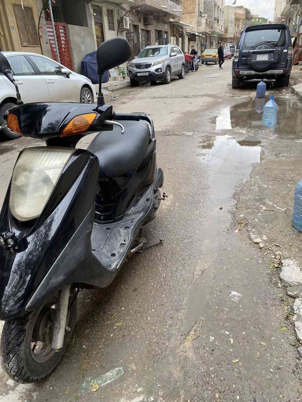 السلام عليكم دراجه بريز للبيع  خير من الله مكينه ناعمه وحلو دراجه نقصها باتري بس واي نقص ما بيها دراجه كدامك السعر(600) وبيها مجال ***********
