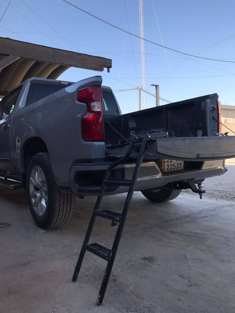 السلام عليكم
رجاء اخواني اقرا المنشور قبل لا تتصلون 
الوحش شوفرليت سلفرادو للبيع
موديل 2024
اللون سمنتي المميز 
باب طويل بدي قصير المرغوب
رقم اربيل انكليزي باسمي تحويل
حادثه جدا بسيط  بدون دواخل موجود بل صور
جاملغ امامي بارد مرجع بس بدلته وضميته الابلادي موجود
ايرباك دركه فقط ومبدله دركه ابلاديه مو تصليح وباقي ايرباكات سليمه يعني واحد فقط
سياره كفاله عامه ماعدا جاملغ امامي
مواصفات كوستم معروفه 
بصمه 
تبريد قطعتين
وكشن كهرباء 
جنطه كهرباء
وتشغيل عن بعد
وتحكمات تثبيت سرعه
رادار امامي
تو ويل 
محرك 2/700 
شلعهه طياره تخبل

ولباقي مواصفات معروفه
ماشيه 25 ميل
تخم تاير جديد
سياره بيهه اضافات هواي  من
الامارات
مثل
غلاف جنطه مع درج صعود
دوسات ابلاديه
شباك z71
دوشمه كشنات جلد وكاعيات جلد بلاديه من امارات
تغليف دركه
داش كام اصلي من امارات
درج صعود الى بدي
تغليف استيرن
مع هوك سحب
جك او غراض الاسبير كامل
مكانه بغداد/الكرخ
*********** بي واتساب
اتصل وبيك خير وتدلل
