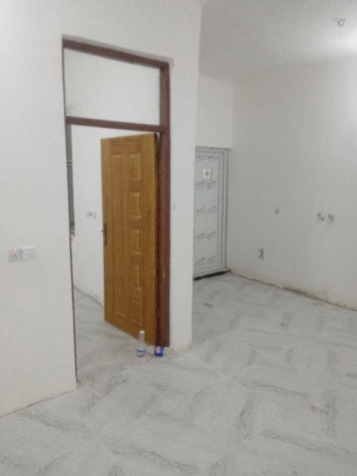 مشتمل للايجار طابق ارضى معزول عزل تام مساحة ١١٥ متر يتكون من مطبخ استقبال غرفة وصالة وصحيات اي استفسار ***********
