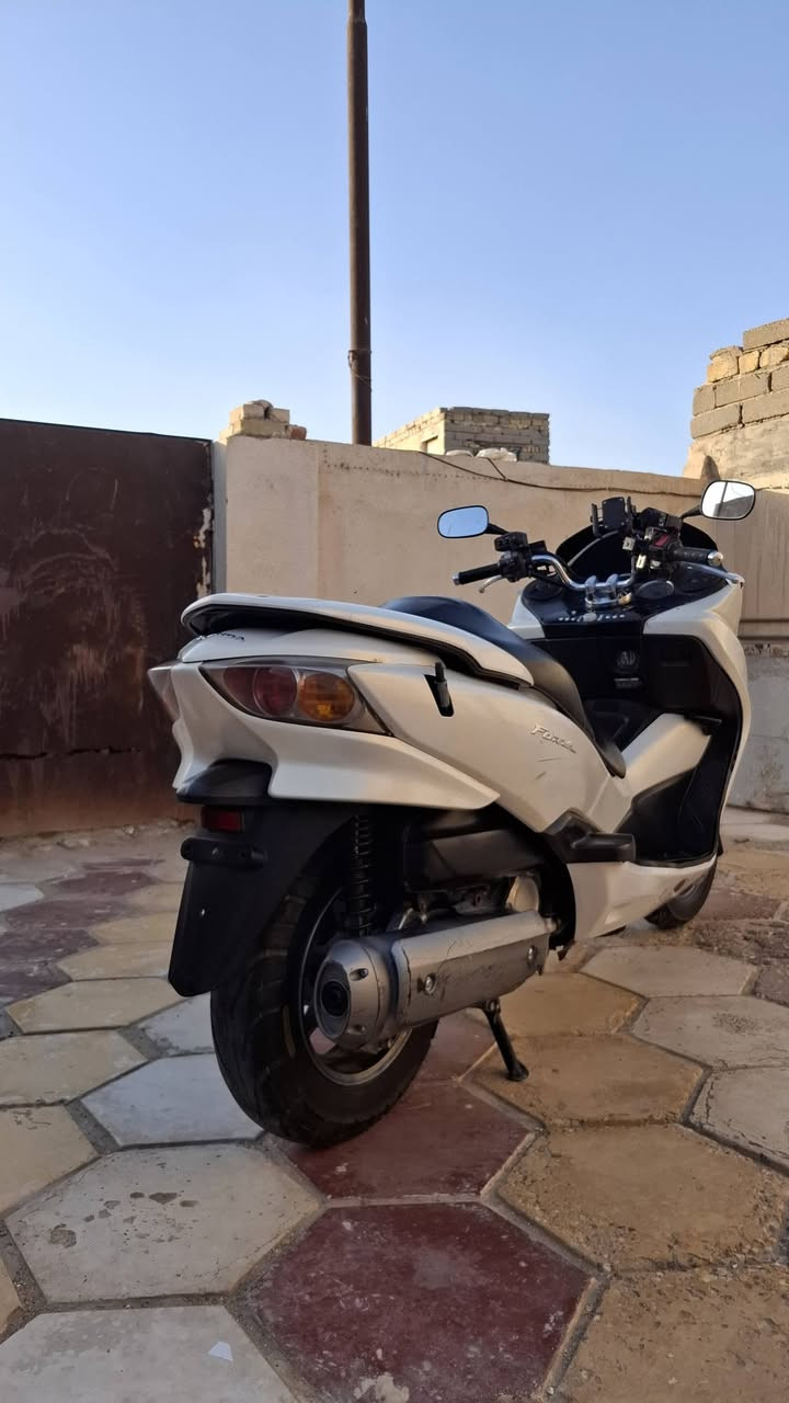 يالله
للبيع فورزه 010 اس سفن فول مواصفات
مسجل  يدات تدفئ شاحنه عدد ثنين
كهربائيات شغاله من طول لطول
تخم تاير خلفي امامي
دسك بريك جديد امامي خلفي
دراجه مجفته صارله يومين تجفيت رايمر اصلي
السعر مليون و ٤٠٠ وبيه مجال للشراي 
المكان ناصريه مركز ***********
