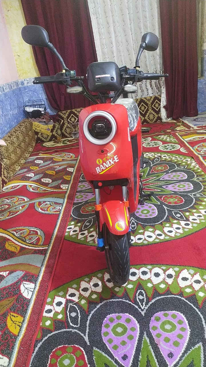 د
دراجه شحن R9 يوجد فيها خمس بطاريات استعمال قليل أقل من أسبوع للبيع ***********
