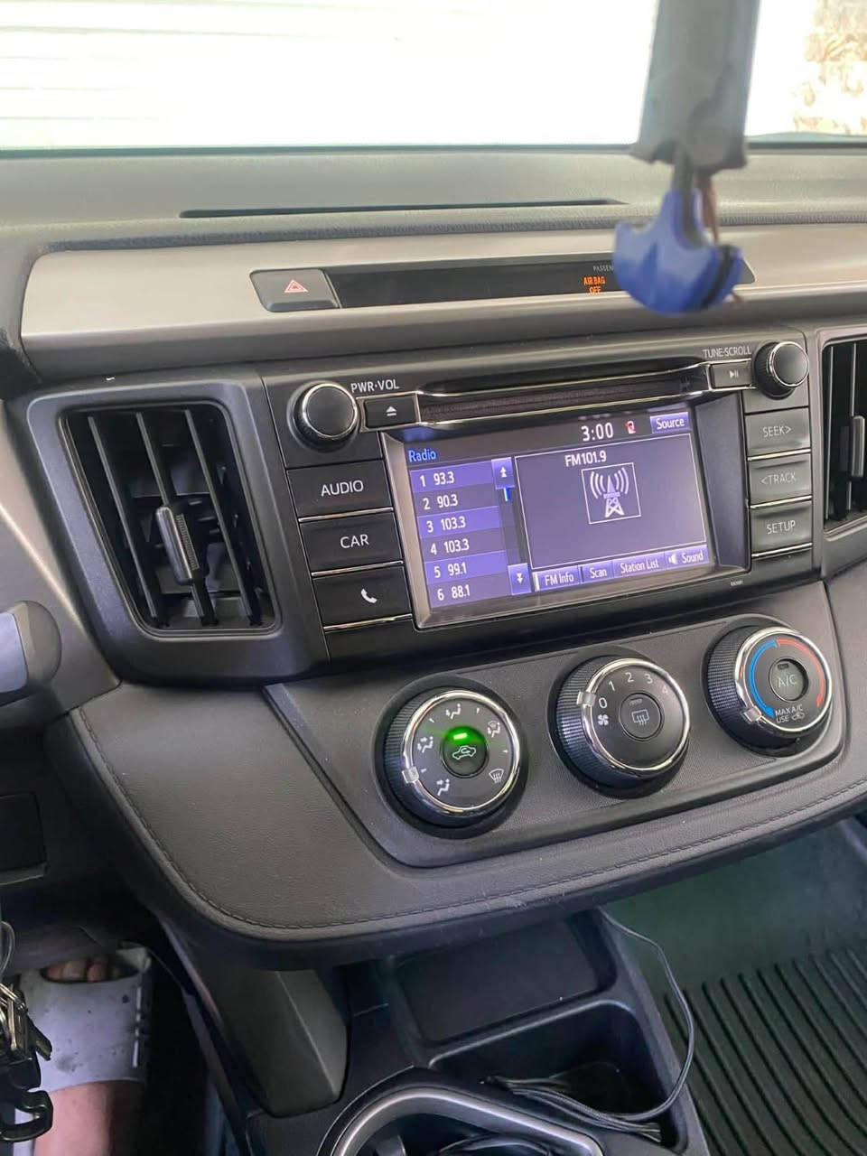 سلام عليكم تويوتا رافور 2017  رقم سليمانية
قطعتين صبغ بدون دواخل مواصفات LE
سنوية رقم كلة جديد بسمي تحويل وكالة موجودة
تايوات جديد سيارة حلوة جديد
ماشية 115 الف حقيقي بشرط
مكان : سليمانية
سعرة : ١٧٢ بي مجال للشراي
***********
***********
