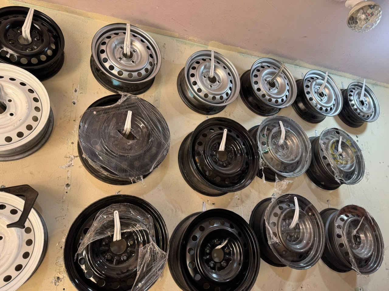 يتوفر كافه الويل العادي والويل كب
تايرات كافه الاحجام والقياسات 
حي العباس قرب فندق قصر الحياه


**إذا كنت صاحب هذا الإعلان وتريد حذفه لأي سبب، رجاءا أرسل رسالة إلى الدعم الفني**