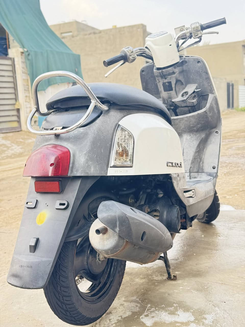 السلام عليكم دراجه ماكس بوليسي بلاديه دراجه نوزل كهربائياتها كلها شغاله نكره سلف مابيه نقص دراجه  ختم واحد كفرات وسوادات ومكينته دراجه ملحه ما ملعوب بيها اوراقها موجوده ووصل المعرض موجود سعر 625مكاني بغداد الدوره ابودشير***********
